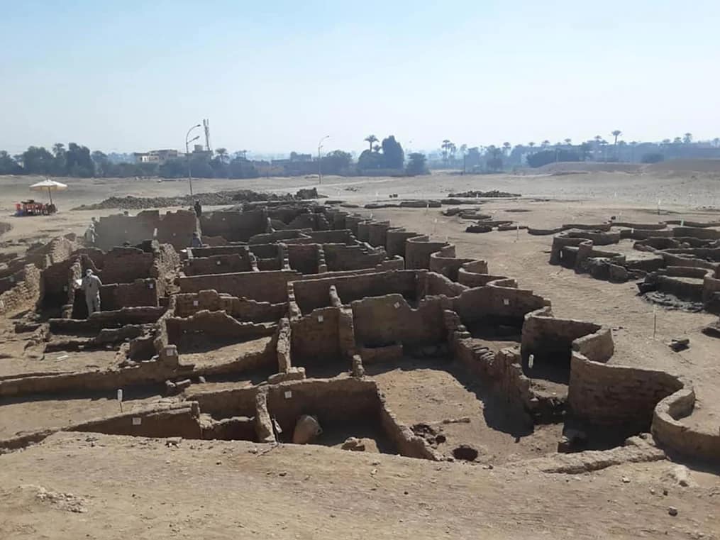 210409103650-02-egypt-rise-of-aten-discovery